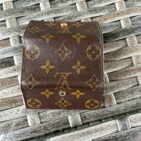 Louis Vuitton Monogram 4 Key Holder - Picture 2 of 6